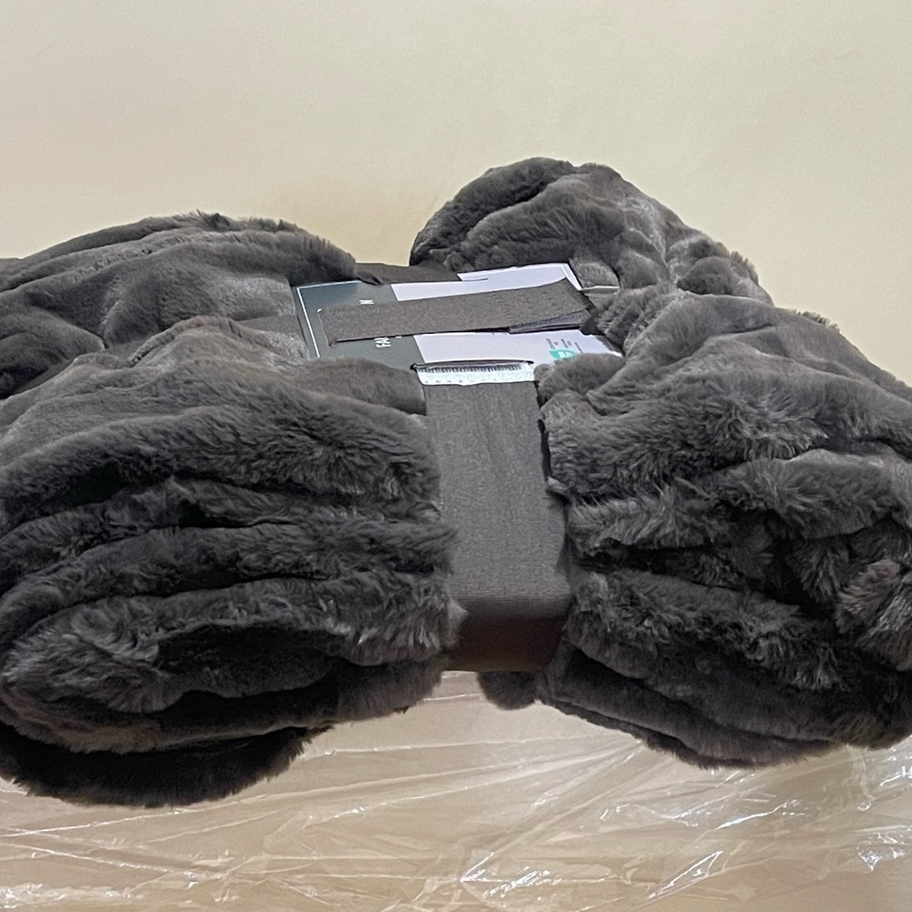 Berkshire Brown Plush Blankets and Throws for Cozy Comfort - Picture 4 of 8